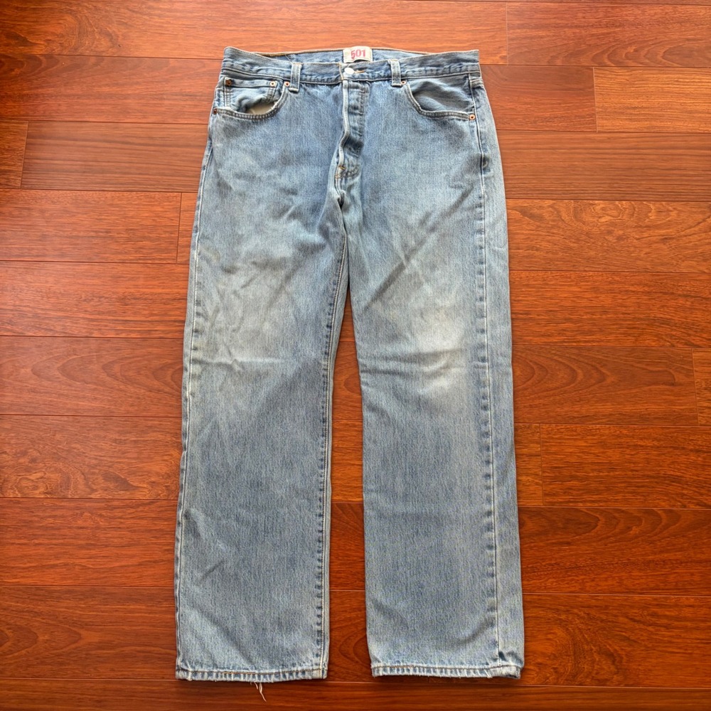 Levis Mens 501 Original Size 36x30 Light Wash Blue Denim Straight Leg Jeans Y2K